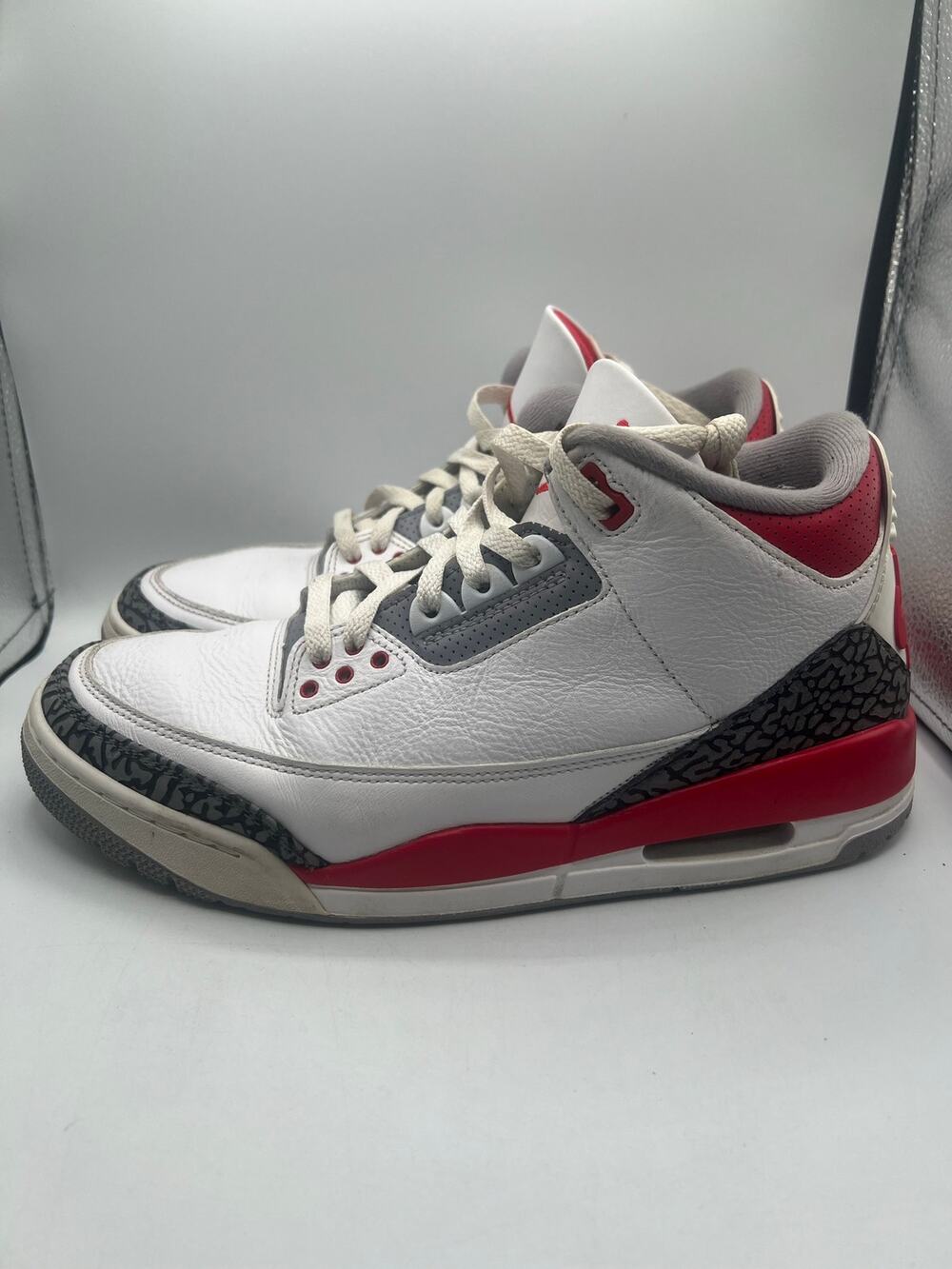 Air Jordan 3 Retro ‘Fire Red’ 2022 size 9.5 mens Used